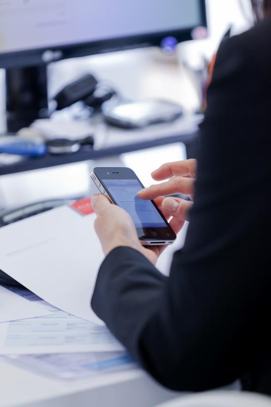Business Smartphone am Arbeitsplatz