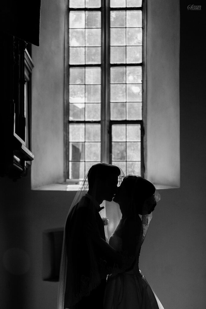 hochzeitsfotografie joachim schmitt Brautpaar kirche silhouette MG 7944 Bearbeitet 1